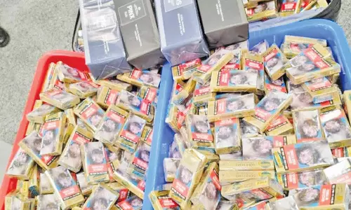 திருச்சி விமான நிலையத்தில் ரூ.2 லட்சம் மதிப்பிலான வெளிநாட்டு சிகரெட், வாசனை பொருட்கள் பறிமுதல்