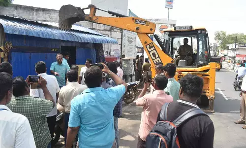 2-ம் கட்டமாக ஆக்கிரமிப்புகளை அகற்றும் பணி தொடக்கம்