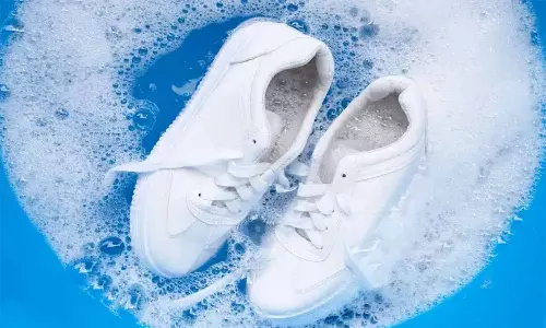 குழந்தைகளின் வெள்ளை நிற ஷூ வெண்மையாய் மிளிர சில டிப்ஸ்...