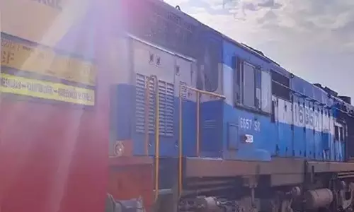 ராமேஸ்வரம் ரெயிலில் தீ- பயணிகள் பீதி