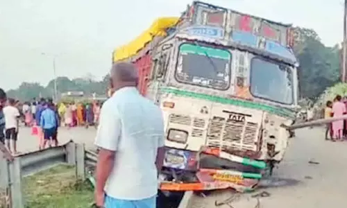 லாரி-டிராக்டர் மோதி 10 தொழிலாளர்கள் பலி