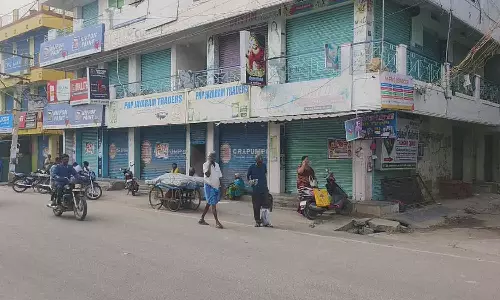 காவிரி உபரிநீர் திட்டம் நிறைவேற்ற வலியுறுத்தி கடையடைப்பு போராட்டம்