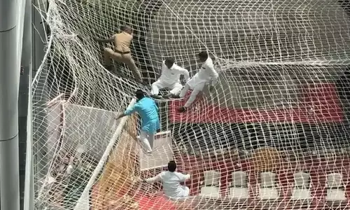 பழங்குடியினர் பட்டியலில் தங்கர் பிரிவு- மாடியில் இருந்து குதித்த மகாராஷ்டிரா துணை சபாநாயகர்