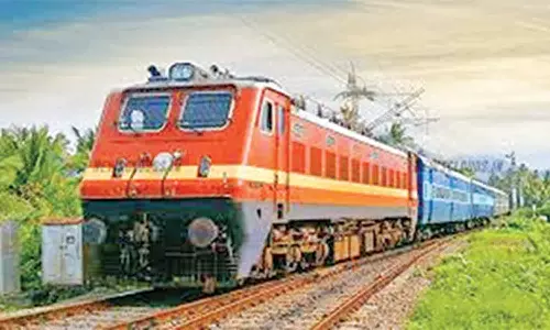 பண்டிகை கால கூட்ட நெரிசலை தவிர்க்க திருச்சி-தாம்பரம் இடையே பகல் நேர சிறப்பு ரெயில் இயக்கப்படுகிறது