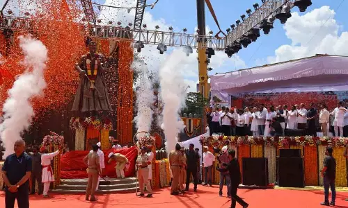 மகாராஷ்டிராவில் சத்ரபதி சிவாஜி சிலையை ராகுல் காந்தி திறந்து வைத்தார்