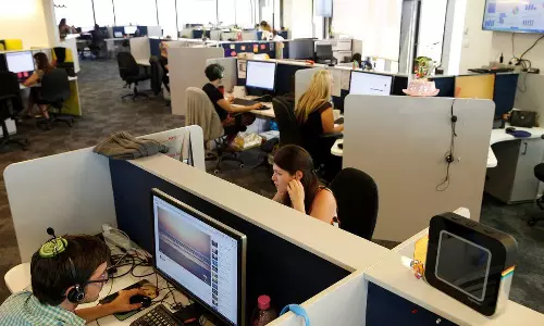 நேரடியாக அலுவலகம் வந்து பணிபுரியும் ஊழியர்களுக்கு பதவி உயர்வு தரவே 91% சி.இ.ஓ விரும்புகின்றனர்