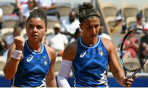 சீனா ஓபன் டென்னிஸ்: இரட்டையர் பிரிவில் இறுதிக்கு முன்னேறியது இத்தாலி ஜோடி