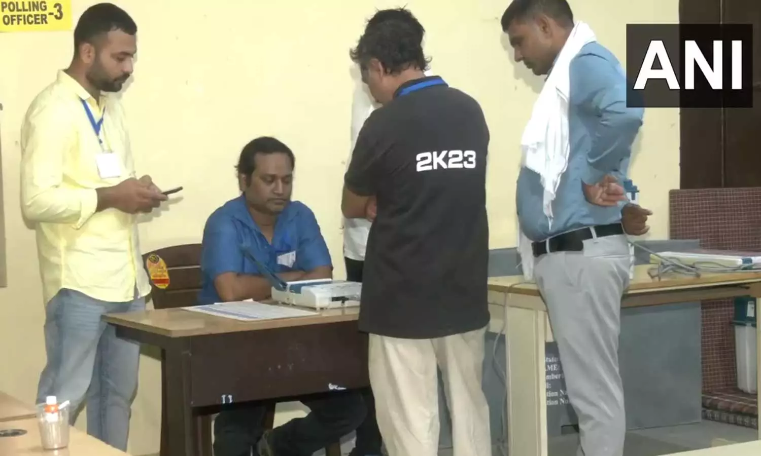 7 மணிக்கு வாக்குப்பதிவு நடைபெற இருக்கும் நிலையில்... ... அரியானா சட்டமன்ற தேர்தல் : 5 மணிநேர நிலவரப்படி 61% வாக்குப்பதிவு - லைவ் அப்டேட்ஸ் 7 மணிக்கு வாக்குப்பதிவு நடைபெற இருக்கும் நிலையில்... ... அரியானா சட்டமன்ற தேர்தல் : 5 மணிநேர நிலவரப்படி 61% வாக்குப்பதிவு - லைவ் அப்டேட்ஸ்