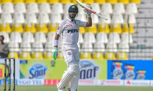 விமர்சனங்களுக்கு பதிலடி: டெஸ்ட்டில் 4 ஆண்டுக்கு பிறகு சதம் விளாசிய பாகிஸ்தான் கேப்டன்