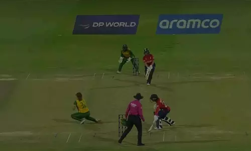 மகளிர் டி20 உலகக் கோப்பை: தென் ஆப்பிரிக்காவை வீழ்த்தியது இங்கிலாந்து