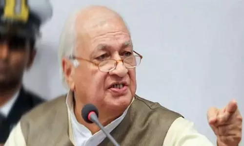 பினராயி விஜயன் சர்ச்சை பேச்சு: தலைமை செயலர்-டி.ஜி.பி.க்கு கேரள கவர்னர் சம்மன்