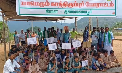 சாதி சான்றிதழ் கேட்டு மாணவர்கள் காத்திருப்பு போராட்டம்: 21 கிராம மக்கள் பங்கேற்பு