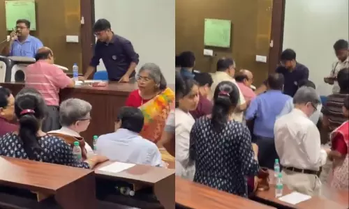 பெண் மருத்துவர் கொலை: நேற்று 50, இன்று 60.. தொடர்ந்து கூண்டோடு ராஜினாமா செய்யும் மருத்துவர்கள்