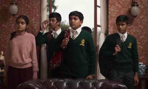 திரில்லர் வெப் சீரிஸ் தயாரித்துள்ள கார்த்திக் சுப்பராஜ் - ரிலீஸ் எப்போ தெரியுமா?