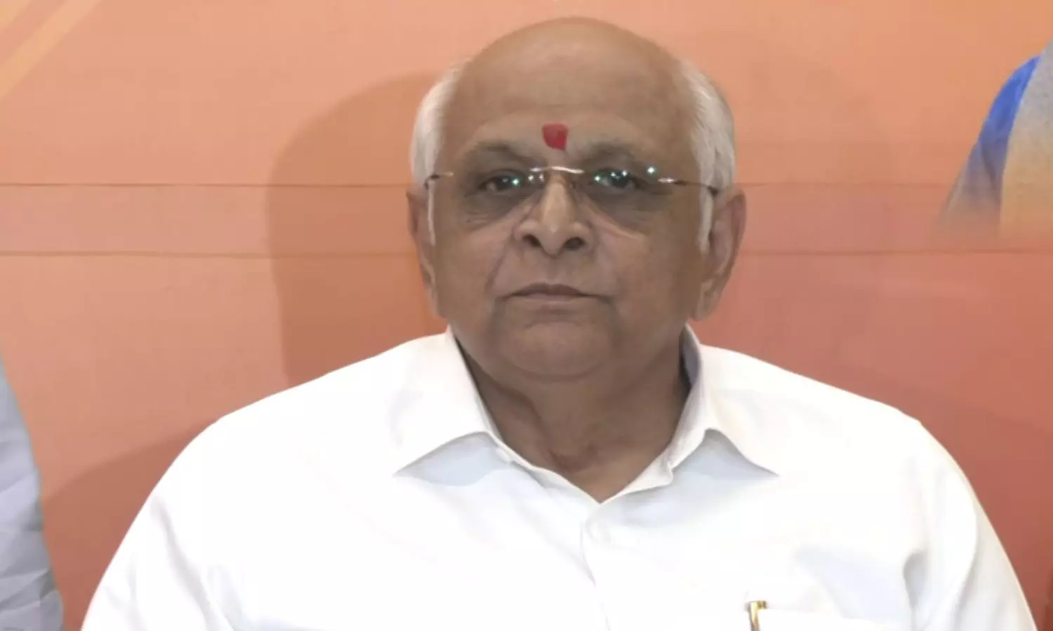 தொழிலதிபர் ரத்தன் டாடாவின் மறைவு குறித்து, குஜராத்... ... மகாராஷ்டிரா அரசு சார்பில் ரத்தன் டாடா உடலுக்கு அரசு மரியாதை..