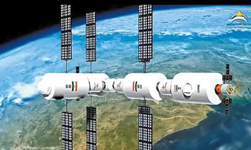 இஸ்ரோ விண்ணில் கட்டமைக்க உள்ள விண்வெளி நிலையமான ‘பாரதிய அந்தரிக்சா நிலையத்தின்’ மாதிரி புகைப்படம்.