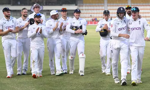 பாகிஸ்தானை பந்தாடிய இங்கிலாந்து- முதல் டெஸ்ட்டில் இன்னிங்ஸ் வெற்றி