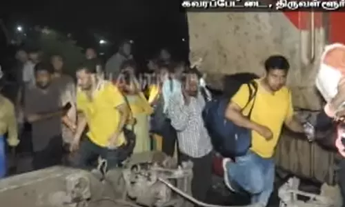 கவரப்பேட்டை ரெயில் விபத்து: உதவி எண்கள் அறிவிப்பு