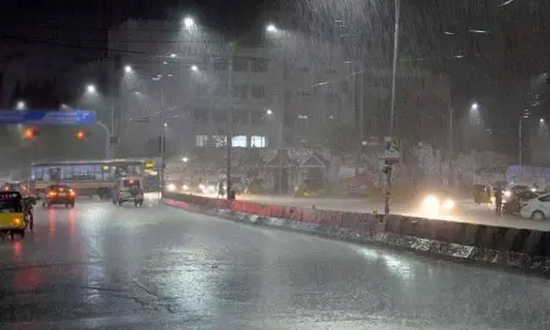 சென்னையில் அதிகாலையிலேயே கொட்டித்தீர்த்த மழை