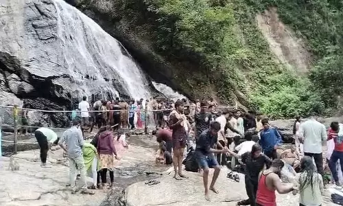 ஆயுத பூஜை விடுமுறையொட்டி கோவை, நீலகிரியில் குவிந்த சுற்றுலா பயணிகள்