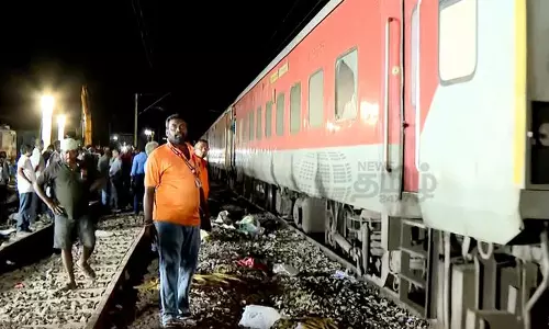 கவரைப்பேட்டையில் ரெயில் போக்குவரத்து மீண்டும் தொடங்கியது