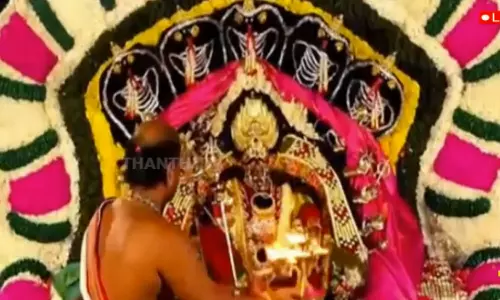 குலசையில் கோலாகலமாக நடந்த சூரசம்ஹாரம்: விண்ணதிர்ந்த பக்தர்களின் ஓம் காளி, ஜெய் காளி கோஷம்