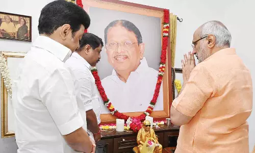 முரசொலி செல்வம் மறைவு- முதலமைச்சர் மு.க.ஸ்டாலினிடம் கவர்னர் சி.பி. ராதாகிருஷ்ணன் நேரில் ஆறுதல்