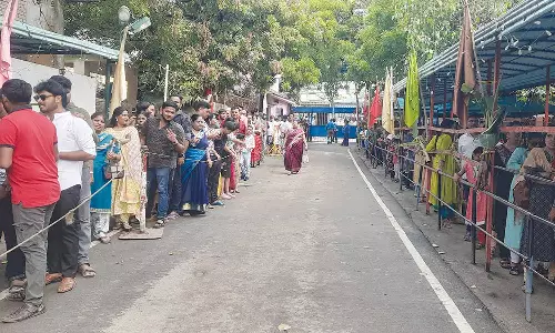 விவேகானந்தர் மண்டபத்துக்கு 3 நாட்களில் 23 ஆயிரம் சுற்றுலா பயணிகள் படகில் பயணம்