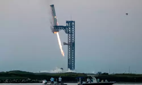 விண்ணில் செலுத்தப்பட்ட ராக்கெட்.. ஏவுதளத்தில் மீண்டும் லேண்டாகி சாதனை- வைரல் வீடியோ