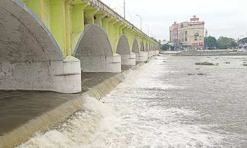 வைகை ஆற்றில் இறங்கவோ, குளிக்கவோ கூடாது- கரையோர மக்களுக்கு கலெக்டர் எச்சரிக்கை