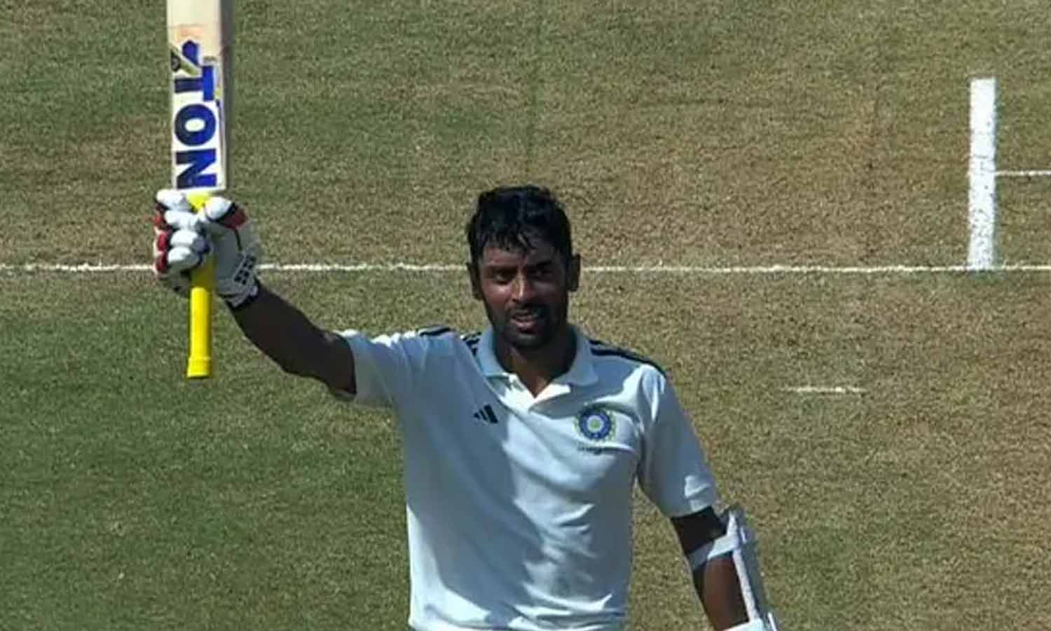 தொடர்ச்சியாக 4 சதம்.. மிரட்டலான பார்மில் அபிமன்யு: பார்டர் கவாஸ்கர் தொடரில் வாய்ப்பு கிடைக்குமா? தொடர்ச்சியாக 4 சதம்.. மிரட்டலான பார்மில் அபிமன்யு: பார்டர் கவாஸ்கர் தொடரில் வாய்ப்பு கிடைக்குமா?