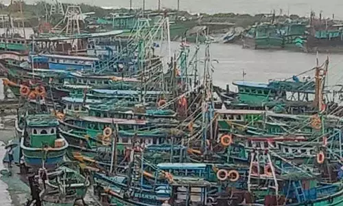 ரெட் அலெர்ட் எதிரொலி- நாகை மீனவர்கள் கடலுக்கு செல்லவில்லை