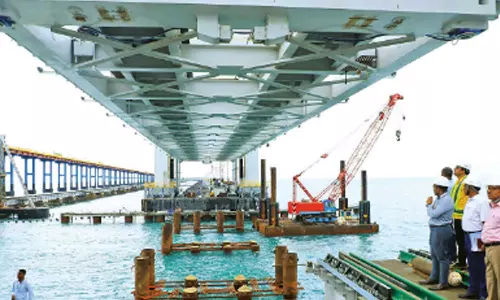 இம்மாதத்துக்குள் பாம்பன் புதிய ரெயில் பாலம் திறப்பு- தெற்கு ரெயில்வே கூடுதல் பொது மேலாளர் தகவல்