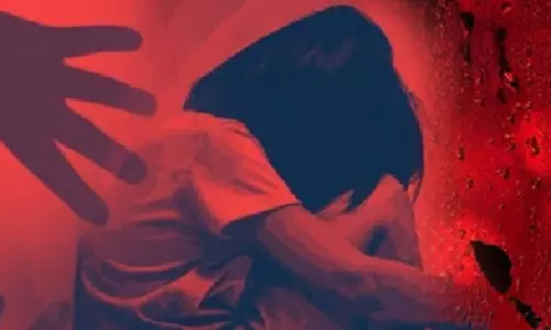 மயக்க மருந்து கொடுத்து 9 வயது சிறுமி பலாத்காரம்.. சாலையில் வீசிச் சென்ற கொடூரம்