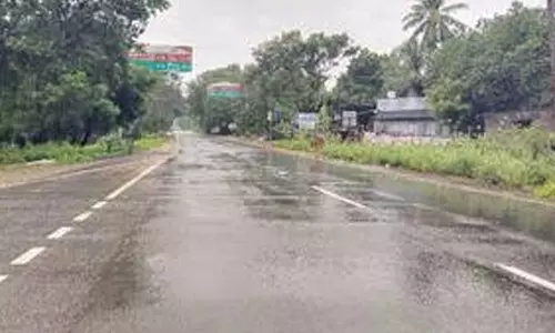 புதுச்சேரியில் சாலைகள் வெறிச்சோடியது- மக்கள் நடமாட்டம் குறைந்ததால் தீபாவளி வியாபாரம் பாதிப்பு