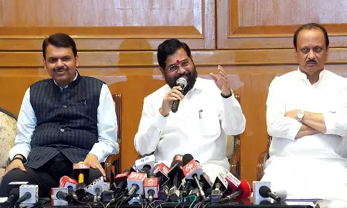 முதல்வர் வேட்பாளர் யார் என்பதை தெரிவிக்கவும்... சரத் பவாருக்கு பட்நாவிஸ் வலியுறுத்தல்