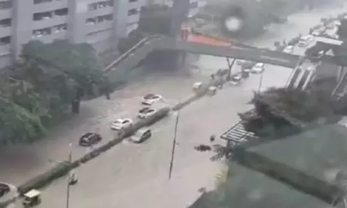 கால்வாயான சாலை, நீந்திய கார்கள்...