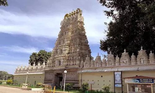 சிவனும் சக்தியுமான மூகாம்பிகா