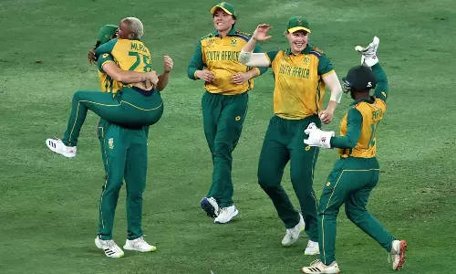 மகளிர் டி20 உலகக் கோப்பை: ஆஸ்திரேலியா தொடர் வெற்றிக்கு முற்றுப்புள்ளி வைத்த தென் ஆப்பிரிக்கா