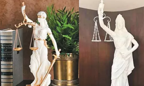 நீதி தேவதையின் பழைய, புதிய சிலைகளை படத்தில் காணலாம்.