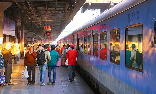 முன்பதிவு காலம் குறைப்பு- ரெயில் பயணிகள் வரவேற்பு