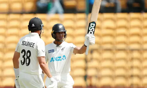 ரச்சின் ரவீந்திரா, டிம் சௌதி அபாரம்.. முதல் இன்னிங்ஸில் 402 ரன்களை குவித்த நியூசிலாந்து
