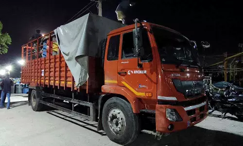 லாரியில் கடத்தி வரப்பட்ட ரூ.8 லட்சம் மதிப்பிலான பயோ டீசல் பறிமுதல்- 2 பேர் கைது