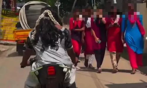 இன்ஸ்டாகிராம் ரீல்ஸ் மோகத்தால் பெண் வேடமிட்டு பைக் சாகசம் செய்த வாலிபர்- பிடிக்க போலீஸ் தீவிரம்