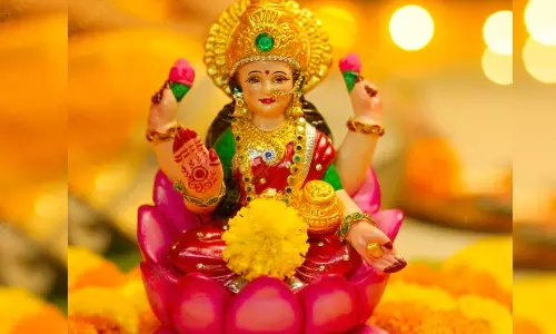 மஞ்சளில் வாசம் செய்யும் லட்சுமி