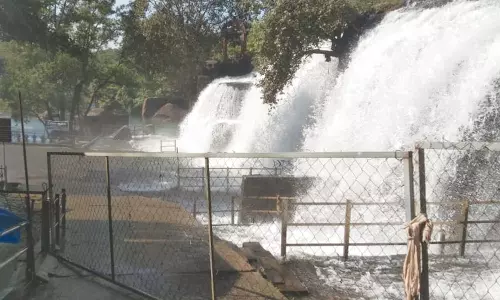 திற்பரப்பு அருவியில் சுற்றுலா பயணிகள் குளிக்க தடை நீடிப்பு