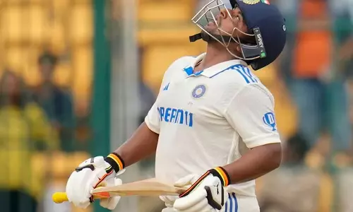 நியூசிலாந்துக்கு எதிரான முதல் டெஸ்ட் போட்டி... சர்பராஸ் கான் அபார சதம்