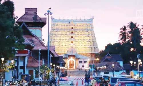 திருவனந்தபுரம் பத்மநாபசுவாமி கோவிலில் திருட்டு: ஆஸ்திரேலியா டாக்டர்-3 பெண்கள் கைது