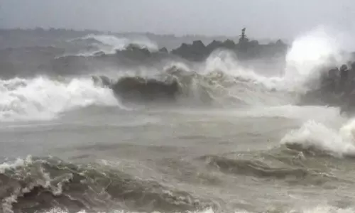 அந்தமான் அருகே நாளை காற்றழுத்த தாழ்வு பகுதி: புதன்கிழமை புயலாக வலுப்பெற வாய்ப்பு