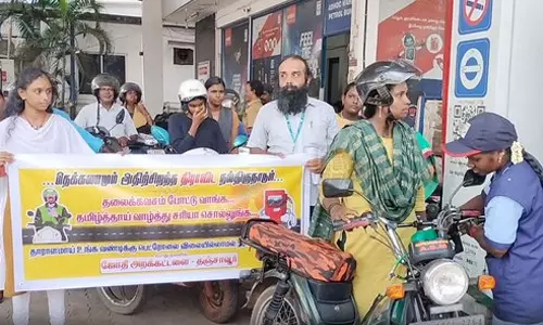 தமிழ்த்தாய் வாழ்த்து பாடினால் பெட்ரோல் இலவசம்.. நூதன போட்டியால் அலைமோதிய கூட்டம்